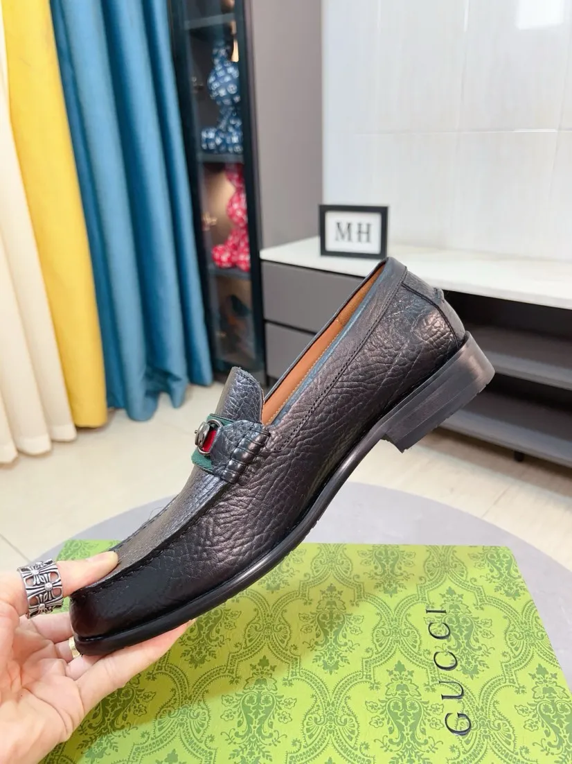 Men's shoes 💰500🌹🌹Niuli [GUCCI Gucci] A new style of formal men's leather shoes is coming~ The original quality upper is made of patent leather imported from Italy, the leather is soft and delicate, comfortable and soft first-layer cowhide lining, rubber wear-resistant outsole, the shoe shape is dignified and domineering, and the luxury charm cannot be concealed! The natural and free nouveau riche leads the trend. Code number: 38-44